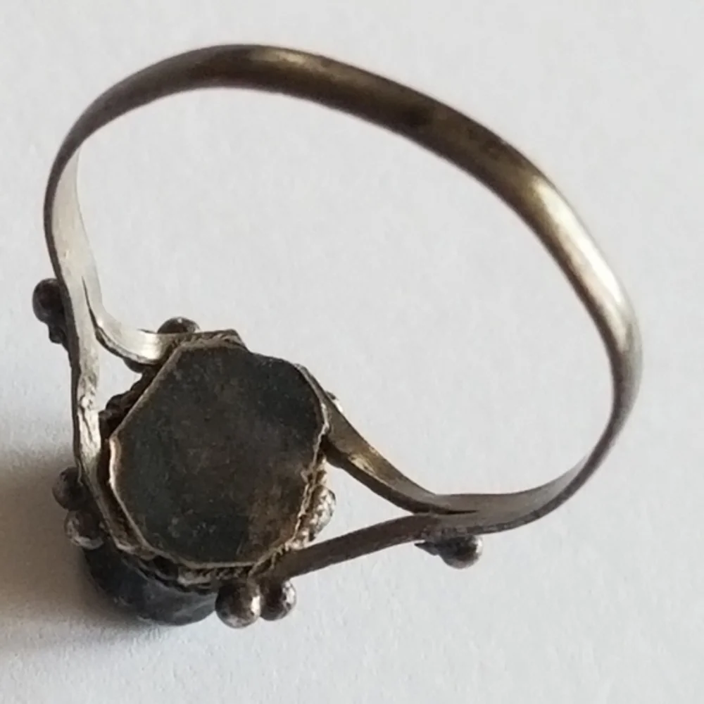 Vintage ring petit point dainty ring silver tone turquoise color cabochon 6